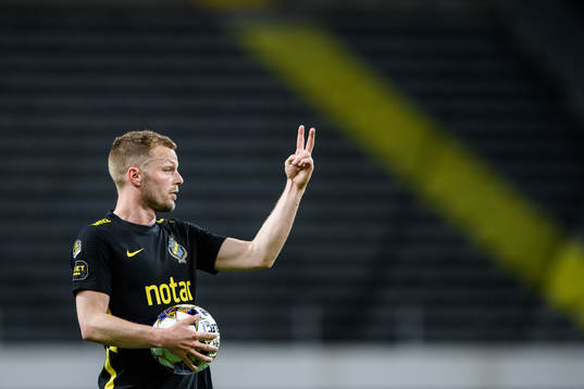 s Sebastian Larsson
