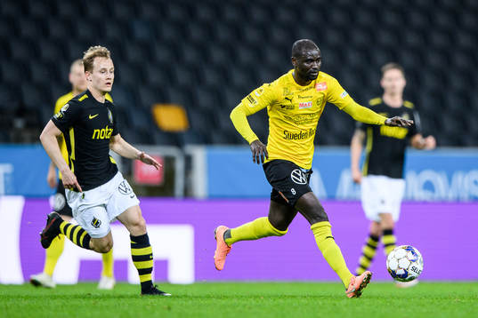 s Saku Ylätupa och Mjällbys Enock Kofi Adu