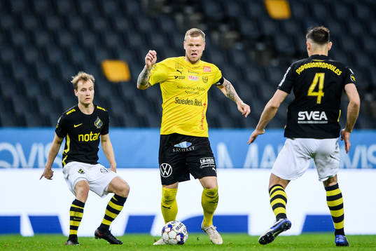 s Saku Ylätupa och Sotirios Papagiannopoulos mot Mjällbys