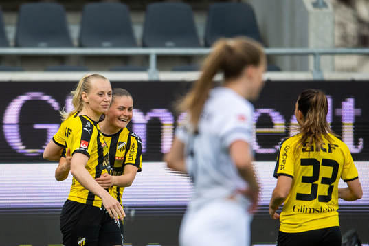 Häckens Stina Blackstenius och Hanna Wijk