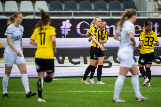 Häckens Stina Blackstenius och Hanna Wijk