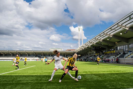Eskilstunas Anna Oskarsson och Häckens Stina Blackstenius