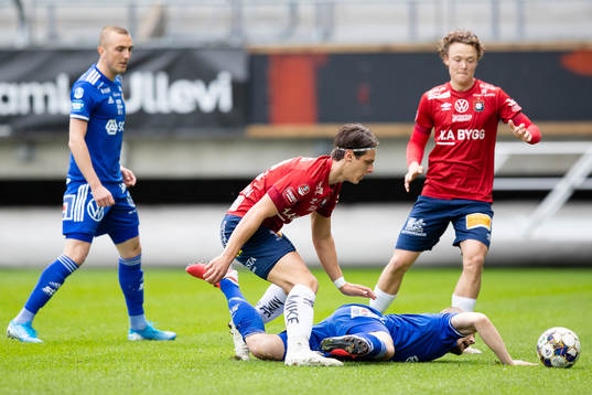 Örgrytes Kevin Ackermann och Sundsvalls Erik Andersson