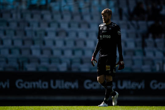 Örgrytes målvakt Fredrik Andersson deppar