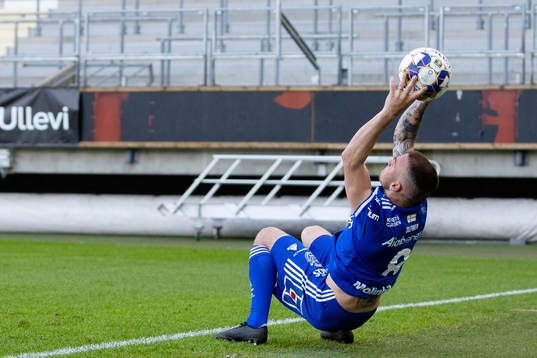 Sundsvalls Pontus Silfwer kastar ett inkast