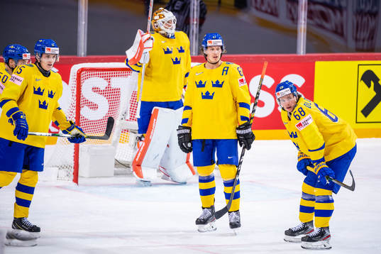 Pontus Holmberg, goalkeeper Viktor Fasth, Rickard Rakell
