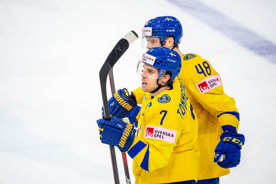 Henrik Tömmernes of Sweden celebrates