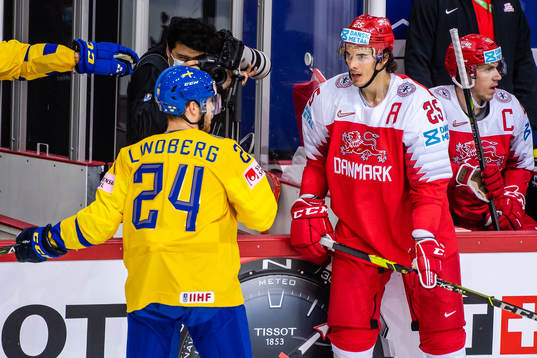 Oscar Lindberg of Sweden and Oliver Lauridsen of Denmark in