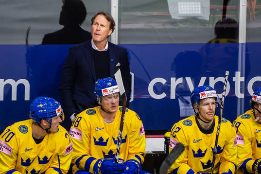 Johan Garpenlöv, Head coach of Sweden looks dejected