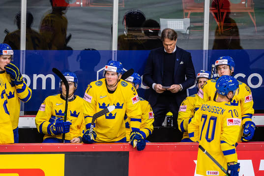 Players and Johan Garpenlöv, Head coach of Sweden looks