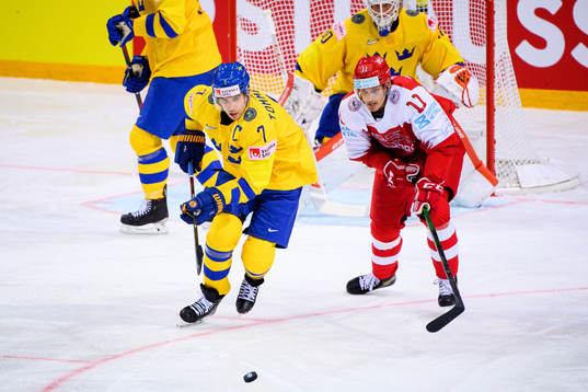 Henrik Tömmernes of Sweden and Alexander True of Denmark