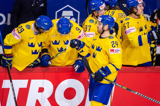 Oscar Lindberg of Sweden celebrates