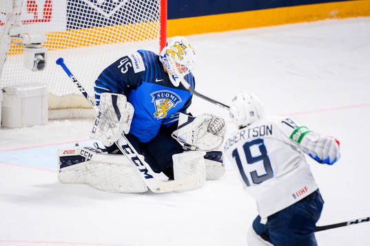 Jason Robertson of USA scores the 2-1 goal behind
