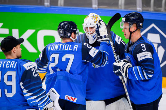 Petri Kontiola, Olli Maatta and goalkeeper Jussi Olkinuora
