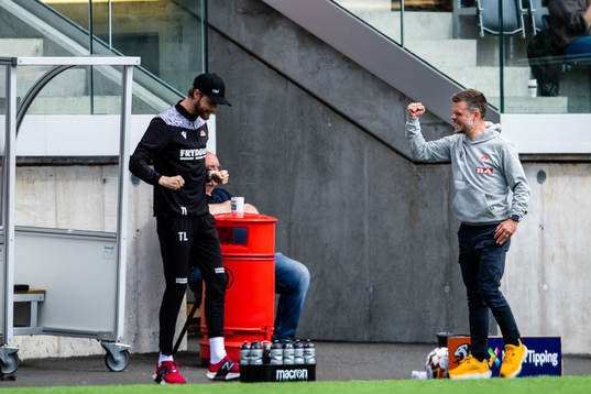 Alexander Straus, head coach of Sandviken celebrates