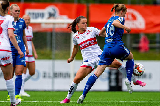 Vilde Bøe Risa of Sandviken and Thea Sørbo of Kolbotn