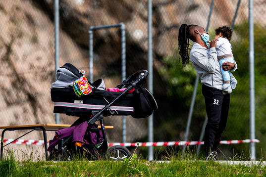 Kennya Kinda Esther Cordner of Sandviken with a baby in the