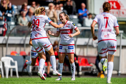 Elisabeth Terland of Sandviken celebrates with teammate