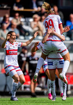 Elisabeth Terland of Sandviken celebrates with teammates