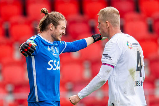 Brages målvakt Adrian Engdahl och Mattias Liljestrand
