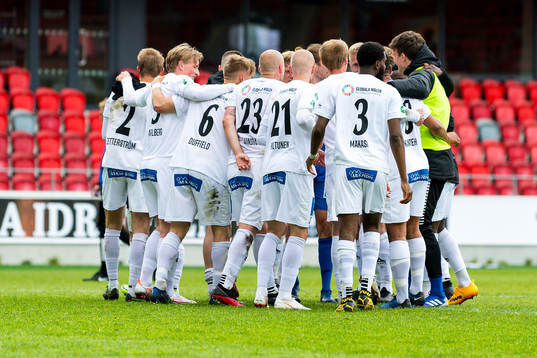 Brages spelare jublar