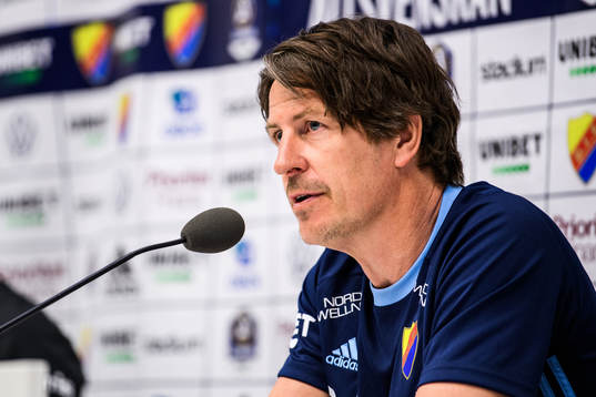 Djurgårdens tränare Thomas Lagerlöf på presskonferensen