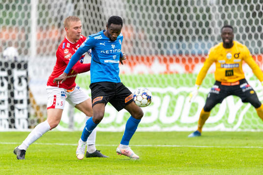 Degerfors Oliver Ekroth och Halmstads Sadat Karim