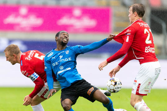 Halmstads Sadat Karim och Degerfors Adam Carlén