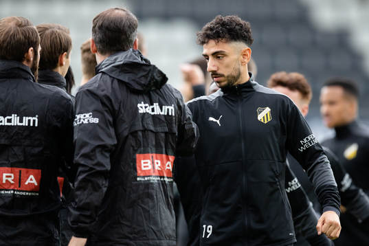 Häckens Daleho Irandust på uppvärmningen innan