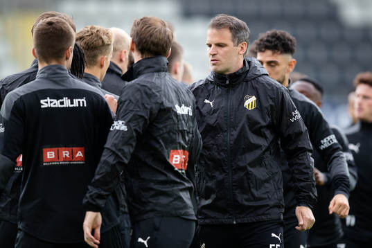 Häckens assisterande tränare Robert Vilahamn  på