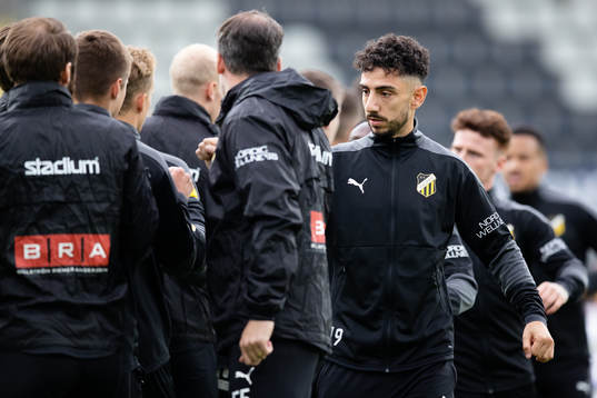 Häckens Daleho Irandust på uppvärmningen innan