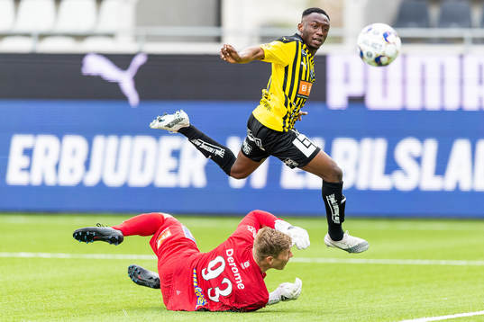 Häckens Benie Adama Traore gör 1-0 på Varbergs Philip