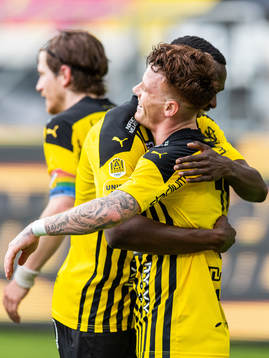 Häckens Tobias Heintz jublar med Godswill Ekpolo