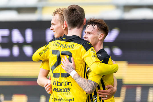 Häckens Tobias Heintz jublar med Gustav Berggren och