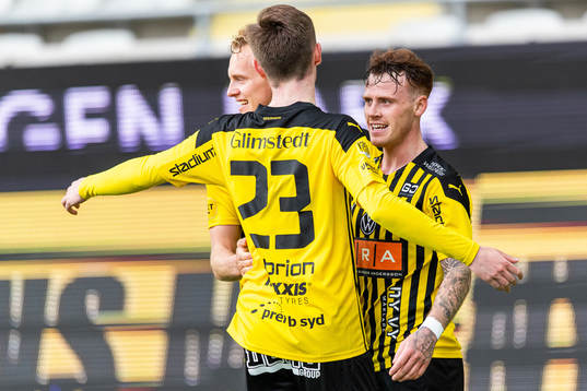 Häckens Tobias Heintz jublar med Gustav Berggren och