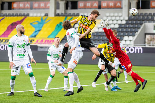 Häckens Johan Hammar nickar