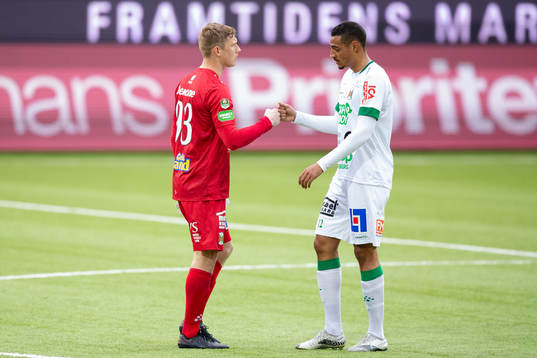 Varbergs målvakt Philip Mårtensson och Simon Karlsson