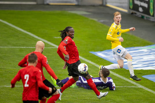 Falkenbergs Linus Borgström och Vasalunds Kebba Ceesay