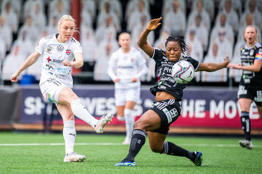 Rosengårds Mimmi Larsson och Piteås Faith Ikidi Michael