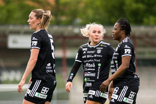 Piteås Jennie Nordin, Ellen Karlsson och Faith Ikidi
