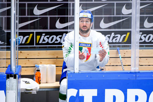 Stefano Giliati of Italy puts