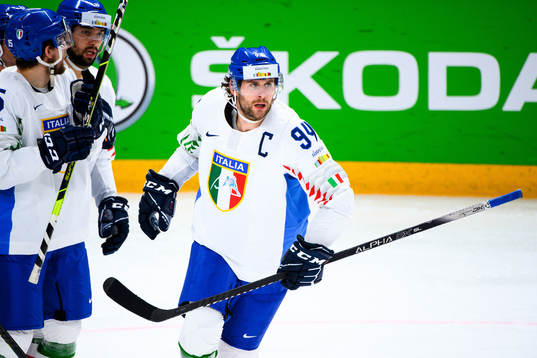 Daniel Frank of Italy celebrates the 4-1 goal