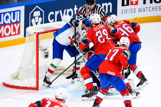 Daniel Frank of Italy scores the 4-1 goal