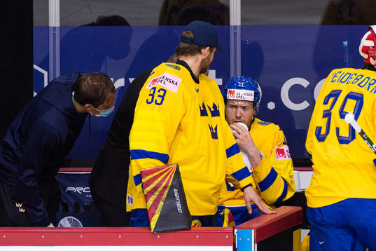 Pär Lindholm of Sweden tends to his mouth