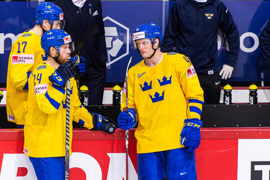 Oscar Lindberg and Carl Klingberg of Sweden waits when