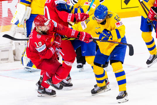 Nikita Komarov of Belarus and Jonathan Pudas of Sweden