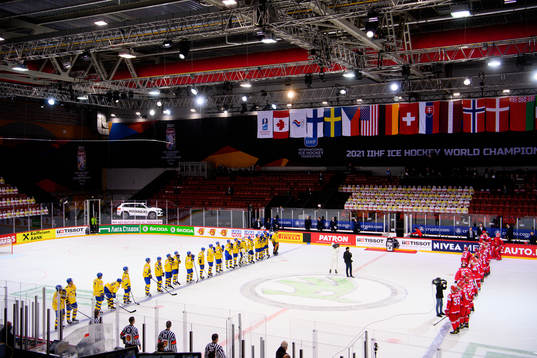 Players of Sweden and of Belarus