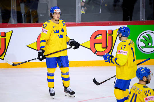 Rickard Rakell and Pär Lindholm of Sweden