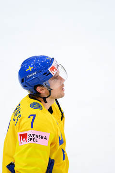 Henrik Tömmernes of Sweden looks dejected