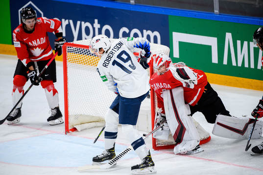 Jason Robertson of USA scores the 0-1 goal behind